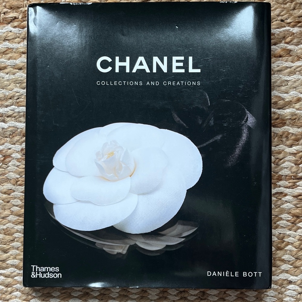 Chanel - collections and Creations Book